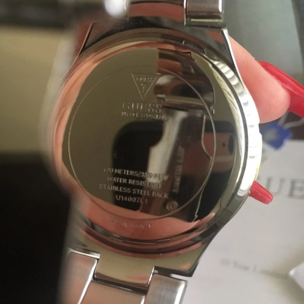 Guess Watch ✨ - Picture 4 of 8